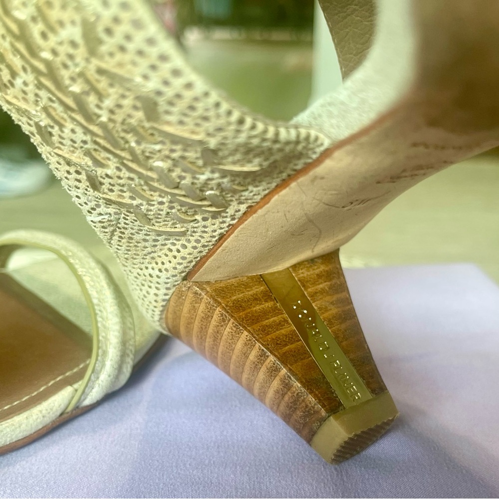 Donald J Pliner size 8 M Elegant Sandals